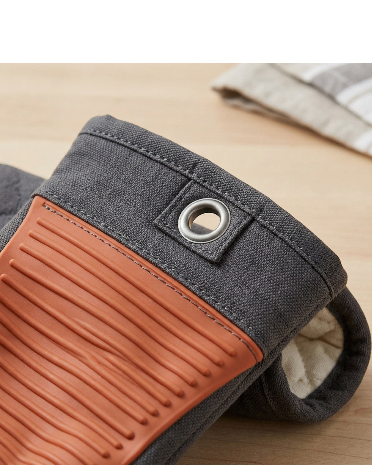 Yapko Ridged Silicone-Surface Oven Mitt Pair Charcoal Terracotta 14 Inch - Detail view